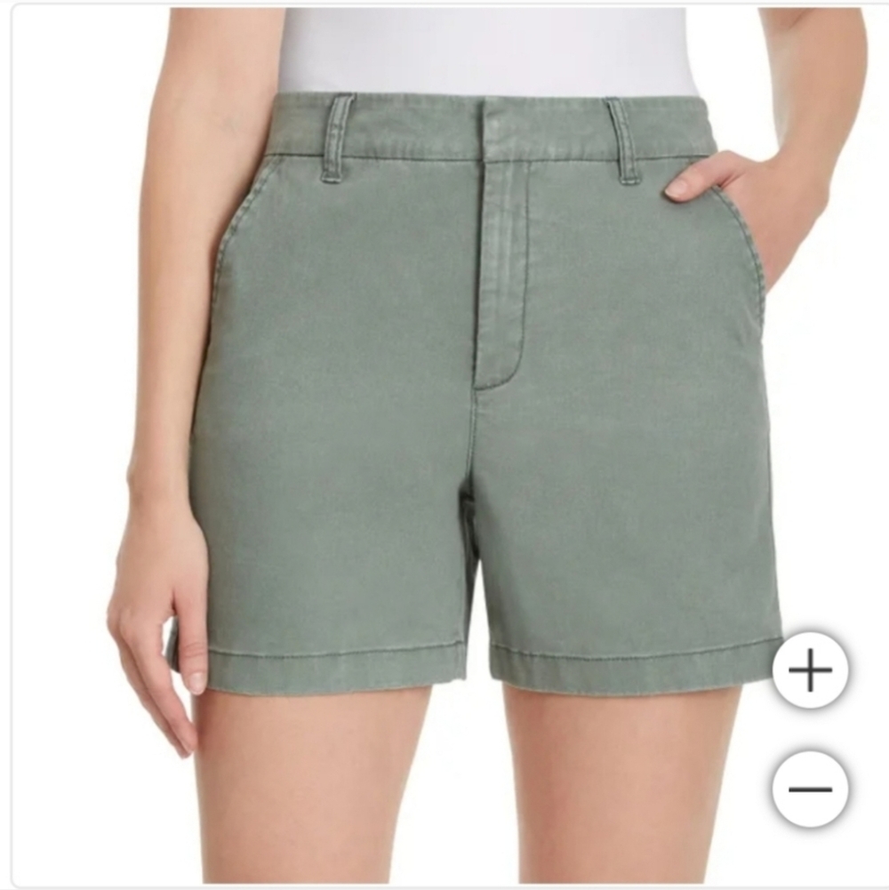 Gloria Vanderbilt Women's Green Chino Casual Short